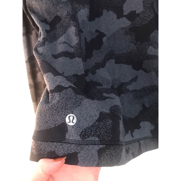 SOLD Lululemon Womens Blue Black Camo Runderful Long Sleeve Sz 12 EUC - Picture 8 of 11